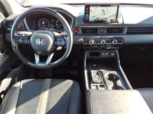 Used 2024 Honda Pilot Touring image 9