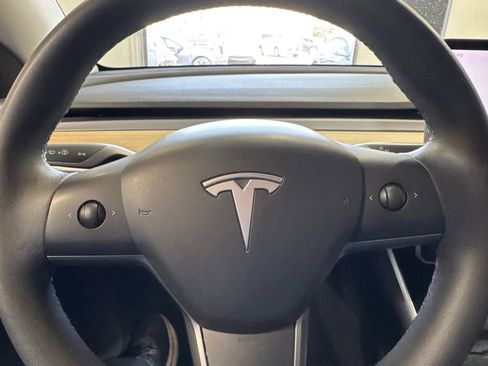 Used 2020 Tesla Model Y Performance image 17