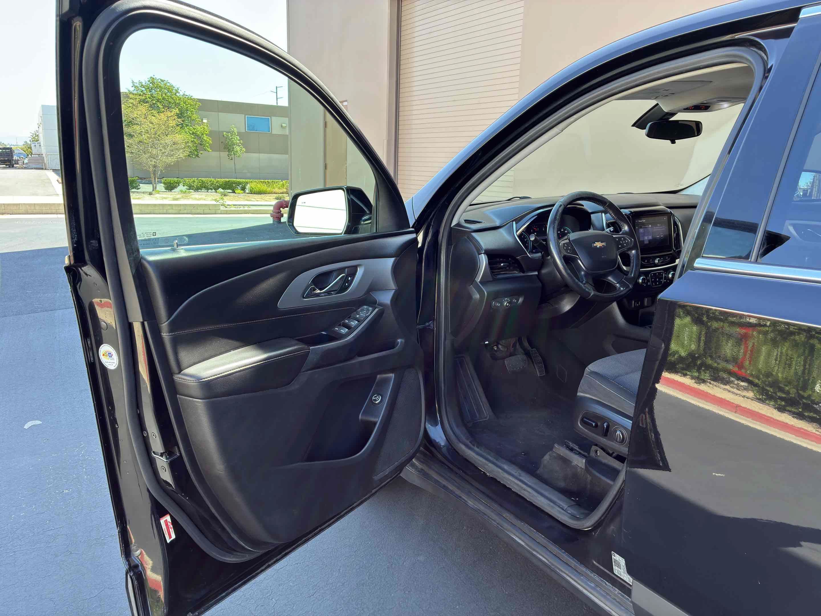Used 2020 Chevrolet Traverse LT FWD image 33