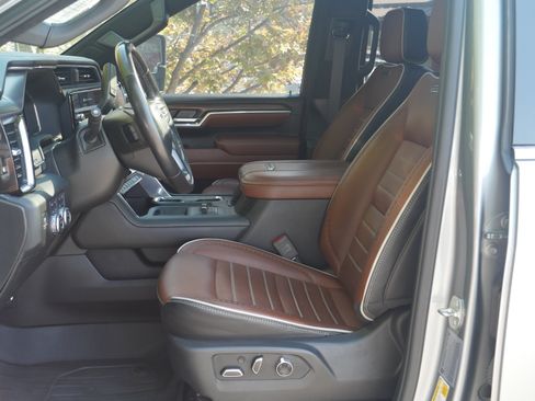 Used 2024 GMC Sierra 2500 Denali Ultimate AWD/4WD image 3