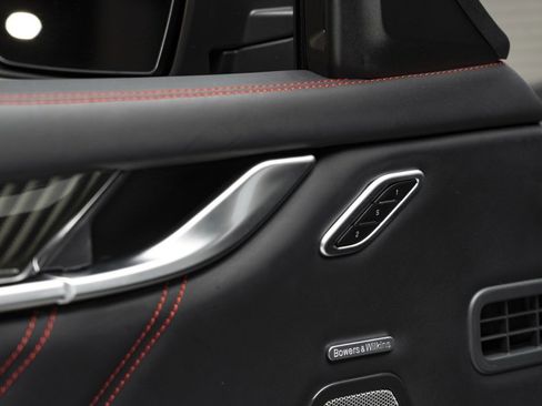 Used 2022 Maserati Ghibli Trofeo image 17