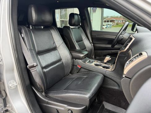 Used 2017 Jeep Grand Cherokee Limited AWD/4WD image 11