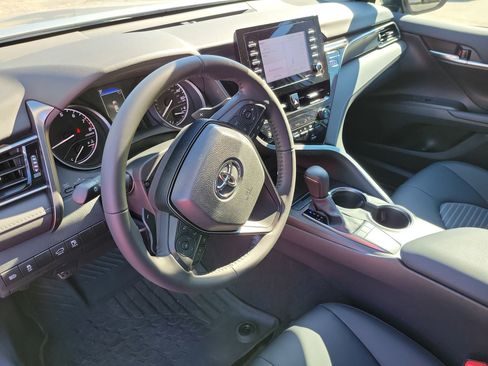 Used 2024 Toyota Camry SE image 18