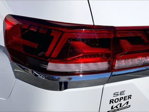 Used 2024 Volkswagen Atlas SE image 25