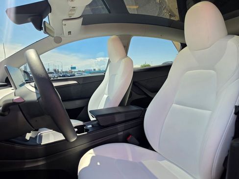Used 2024 Tesla Model Y Performance AWD/4WD image 10