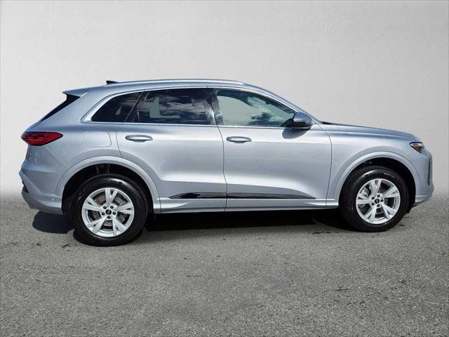 Used 2025 Audi Q5 Premium w/ Convenience Package AWD/4WD image 2