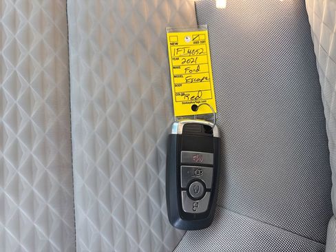 Used 2021 Ford Escape SE w/ Convenience Package image 34
