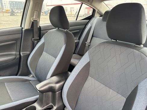 Used 2025 Nissan Versa SV FWD image 31