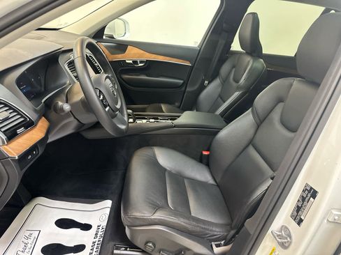 Used 2023 Volvo XC90 T8 Plus image 4