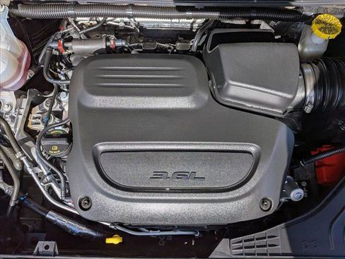 Used 2024 Chrysler Pacifica Pinnacle image 25