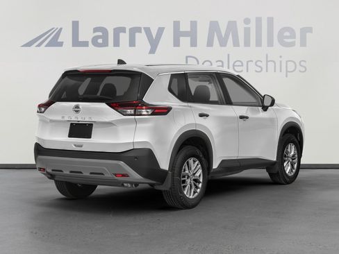 Used 2023 Nissan Rogue S FWD image 2