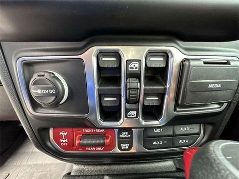 Used 2020 Jeep Gladiator Rubicon w/ Cold Weather Group image 23