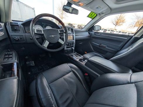 Used 2010 Chrysler 300 Limited image 5