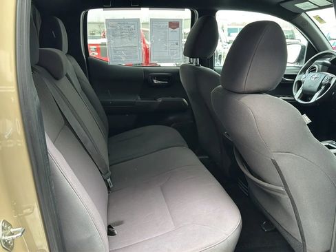Used 2018 Toyota Tacoma TRD Off-Road image 14