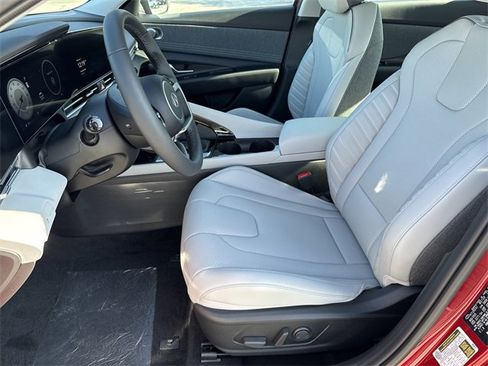 New 2025 Hyundai Elantra Limited image 9