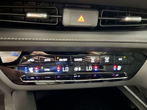 Used 2023 Buick Envision Avenir AWD/4WD image 16