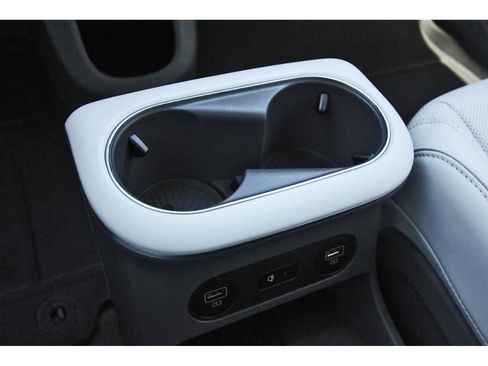 Used 2024 Hyundai Ioniq 5 Limited image 32