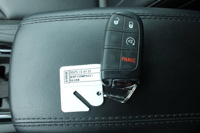 Used 2025 Jeep Compass Limited AWD/4WD image 28