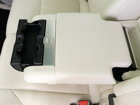 Used 2025 Land Rover Range Rover SE image 27