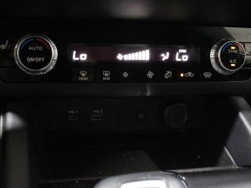 Used 2024 Mitsubishi Outlander 4WD Plug-In Hybrid image 18