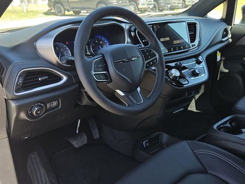 New 2026 Chrysler Pacifica Select FWD image 25