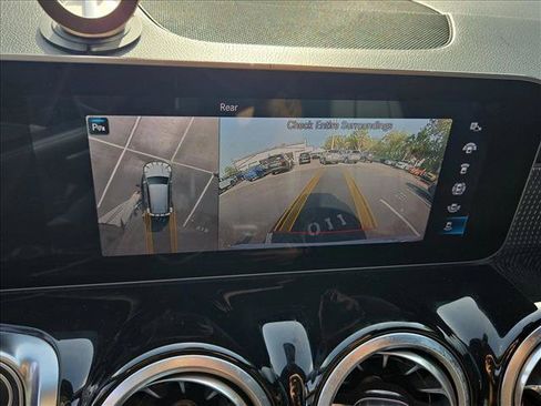 Used 2020 Mercedes-Benz GLB 250 4MATIC image 13
