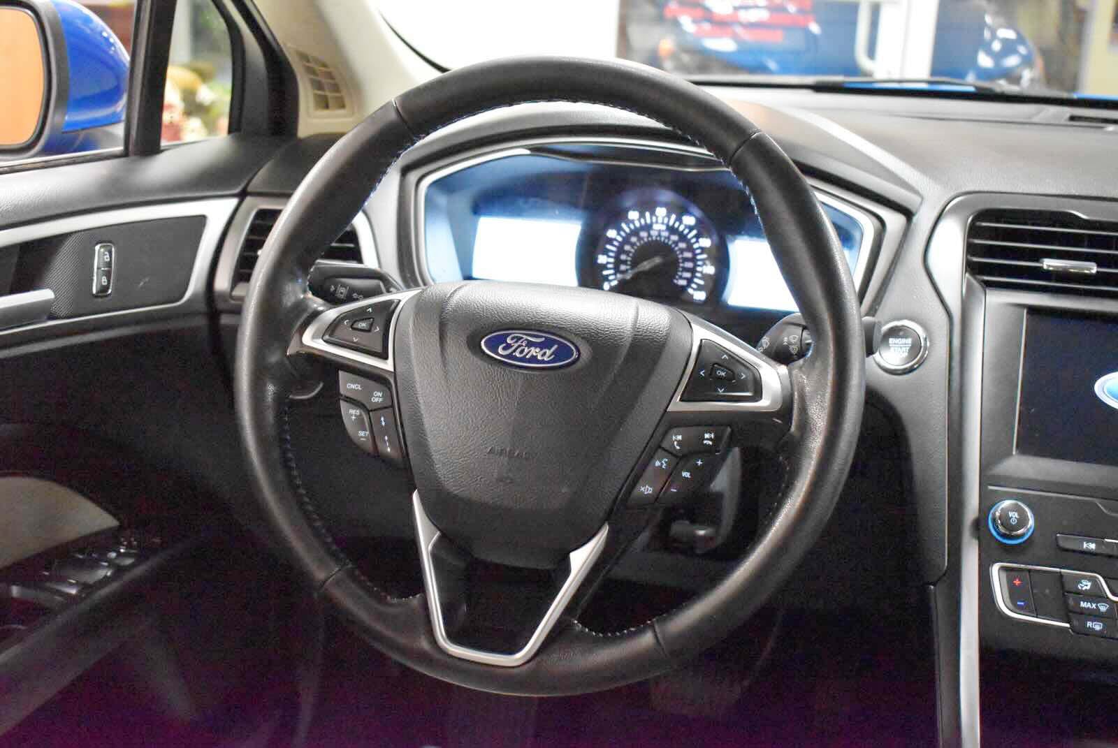 Used 2020 Ford Fusion SE w/ Equipment Group 151A FWD image 16