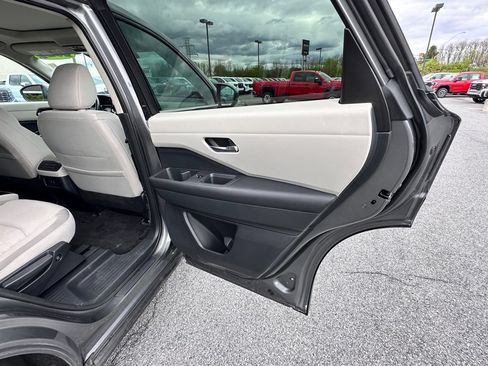Used 2022 Nissan Pathfinder SV w/ SV Premium Package AWD/4WD image 19