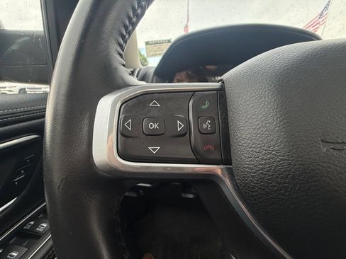 Used 2022 RAM 1500 Laramie AWD/4WD image 16