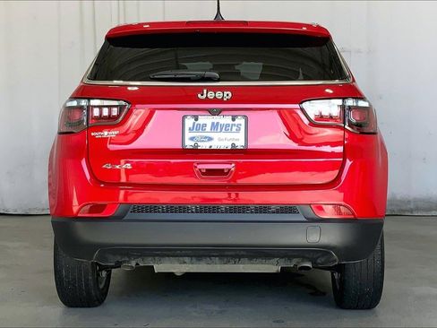 Used 2023 Jeep Compass Sport image 3