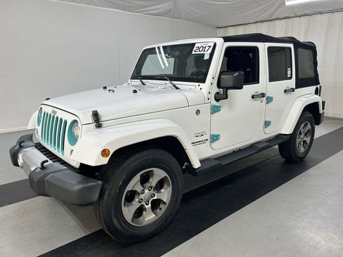 Used 2017 Jeep Wrangler Unlimited Sahara w/ Connectivity Group image 5