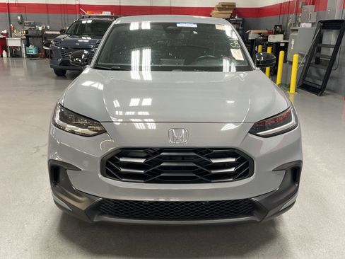 Used 2025 Honda HR-V Sport image 3