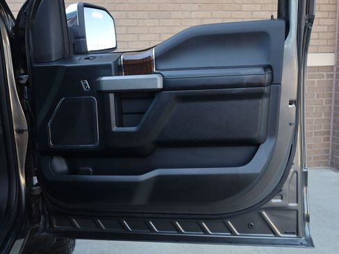 Used 2015 Ford F150 Platinum w/ Equipment Group 701A Luxury AWD/4WD image 29