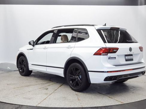 Used 2023 Volkswagen Tiguan SE R-Line FWD image 3