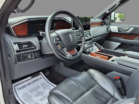 Used 2023 Lincoln Navigator Reserve image 4
