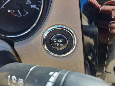 Used 2015 Nissan Rogue SV image 28