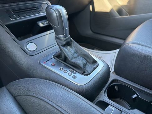 Used 2016 Volkswagen Tiguan SE image 25