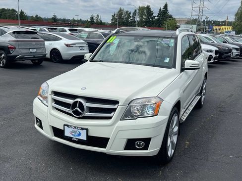 Used 2011 Mercedes-Benz GLK 350 4MATIC image 4