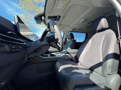 Certified 2025 Kia Carnival SX Prestige image 14