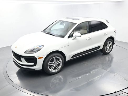Certified 2023 Porsche Macan image 33