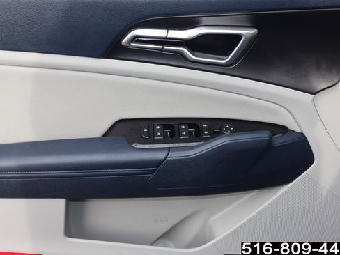 Used 2023 Kia Sportage EX image 17