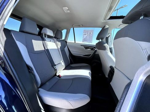 Used 2020 Toyota RAV4 XLE image 18