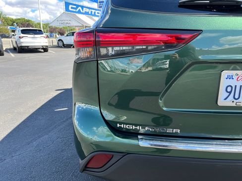Used 2023 Toyota Highlander XLE image 11