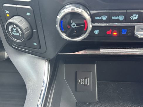 Used 2025 Ford F150 Lariat w/ Equipment Group 501A Mid image 22