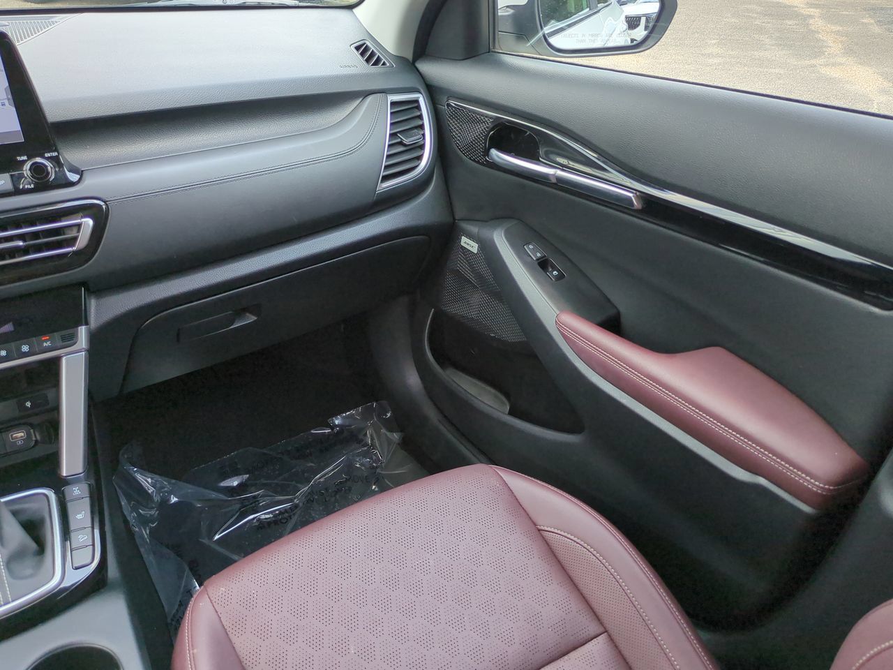Certified 2023 Kia Seltos SX w/ SX Sunroof Package AWD/4WD image 17
