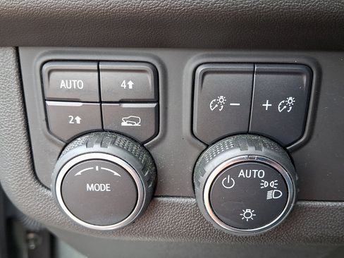 Used 2023 Chevrolet Tahoe LT w/ Luxury Package AWD/4WD image 25