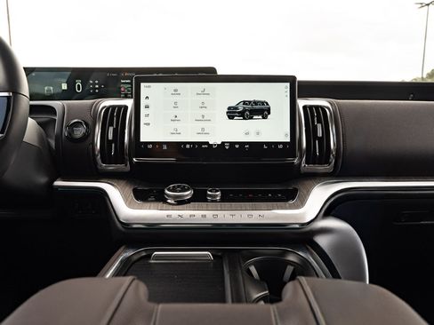 New 2026 Ford Expedition Platinum w/ Platinum Ultimate Package AWD/4WD image 25
