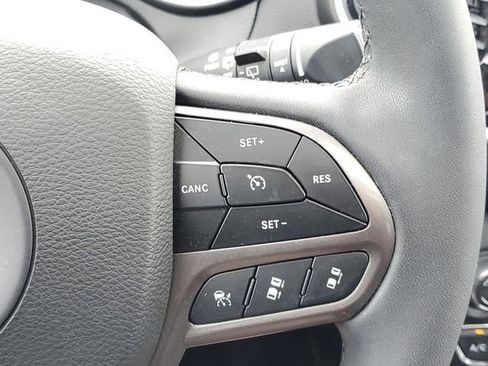 Used 2022 Jeep Cherokee Limited AWD/4WD image 24