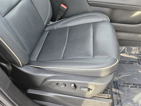 Used 2024 GMC Yukon SLT image 39