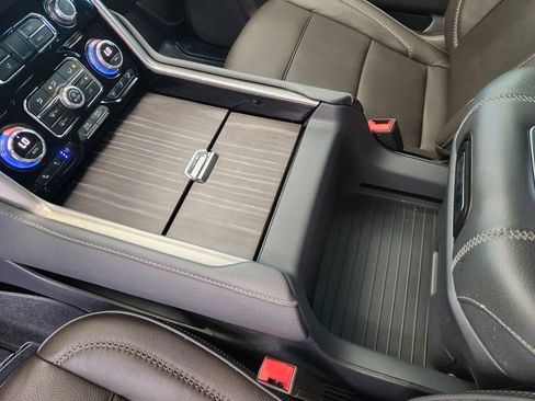 Used 2022 GMC Yukon Denali AWD/4WD image 21